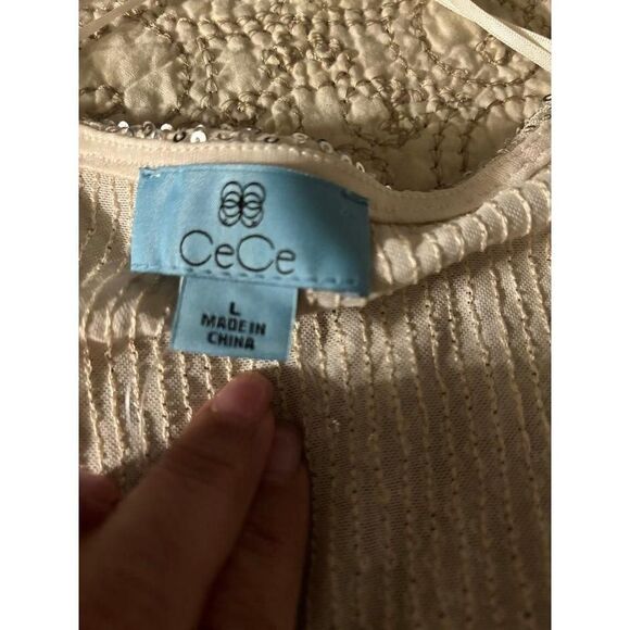 Beautiful and sparkly CeCe Silver v neck cap sleeve top size large NWT - Picture 5 of 7